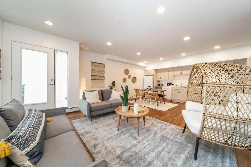 Bali Vibes Suite, Secure Ug Parking, 5 Min To Dt & Rogers Place, Long Stays, Fast Wifi Edmonton