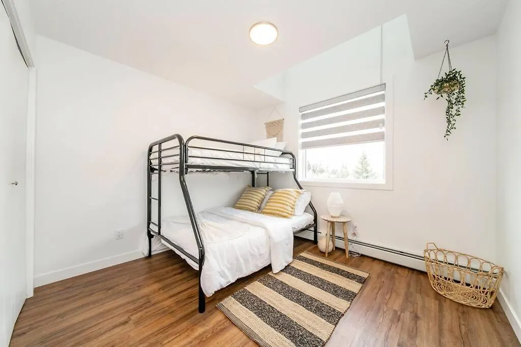 Bali Vibes Suite, Secure Ug Parking, 5 Min To Dt & Rogers Place, Long Stays, Fast Wifi Edmonton 0*,  Kanada
