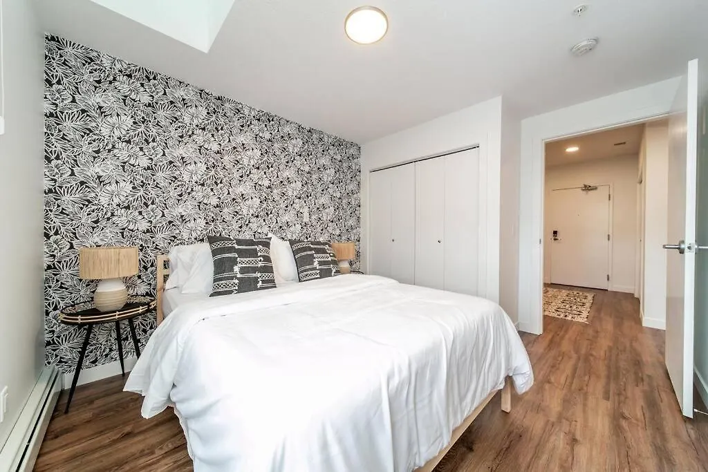 Bali Vibes Suite, Secure Ug Parking, 5 Min To Dt & Rogers Place, Long Stays, Fast Wifi Edmonton 0*,