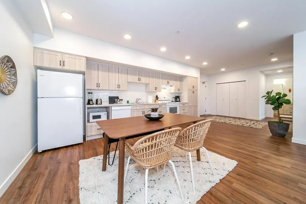 Bali Vibes Suite, Secure Ug Parking, 5 Min To Dt & Rogers Place, Long Stays, Fast Wifi Edmonton Apartman