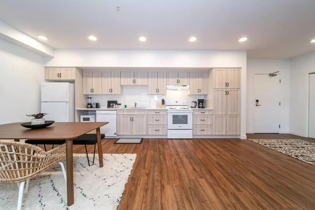 Apartman Bali Vibes Suite, Secure Ug Parking, 5 Min To Dt & Rogers Place, Long Stays, Fast Wifi Edmonton