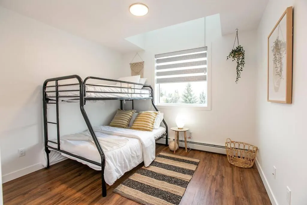 Bali Vibes Suite, Secure Ug Parking, 5 Min To Dt & Rogers Place, Long Stays, Fast Wifi Edmonton 0*,